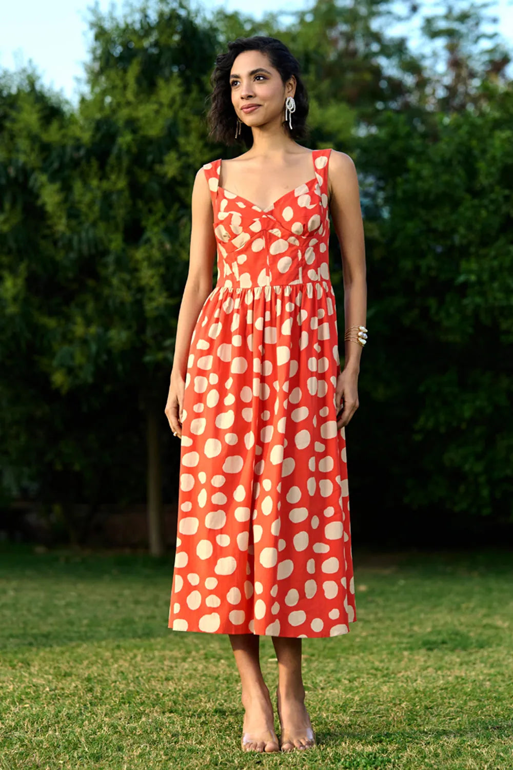 Caramine Dress Women's coral red cotton poplin dress with a feminine sweetheart neckline and flattering midi-length silhouette, styled for sunny summer days, brunches, casual outings and daytime gatherings. wearverb.com